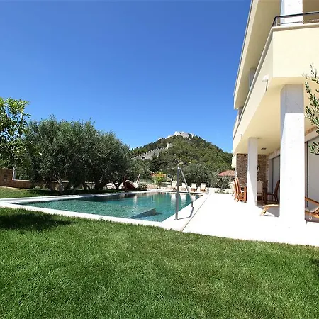 Fora Hvar Апартаменти *