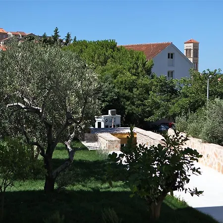 Fora Hvar Апартаменти Хвар