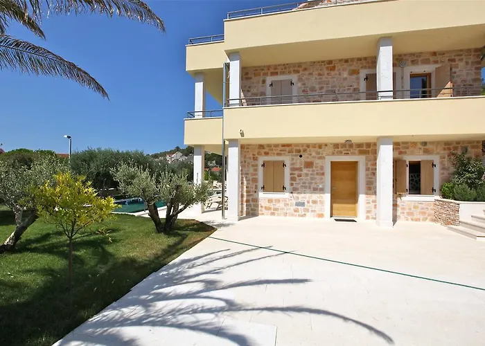 Fora Hvar Апартаменти Хвар