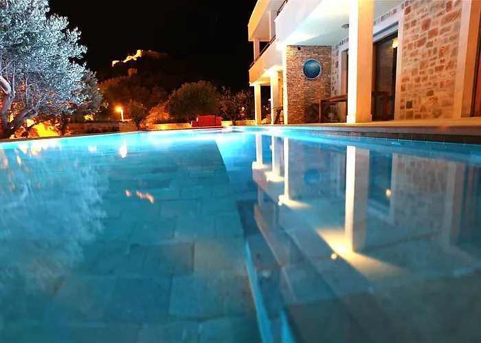 Апартаменти Fora Hvar *