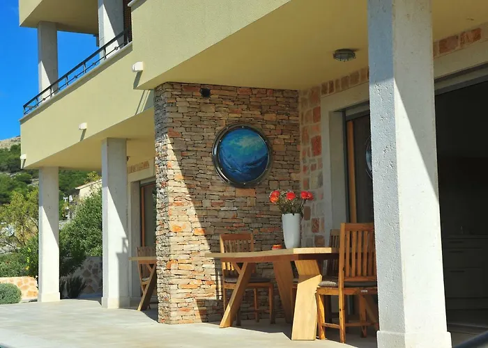 Fora Hvar Апартаменти *